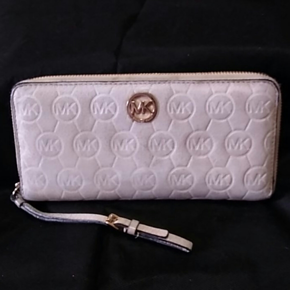 Michael Kors Handbags - Michael Kors Wristlet / Wallet
